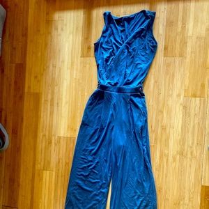 Uniqlo Jersey V-Neck jumpsuit